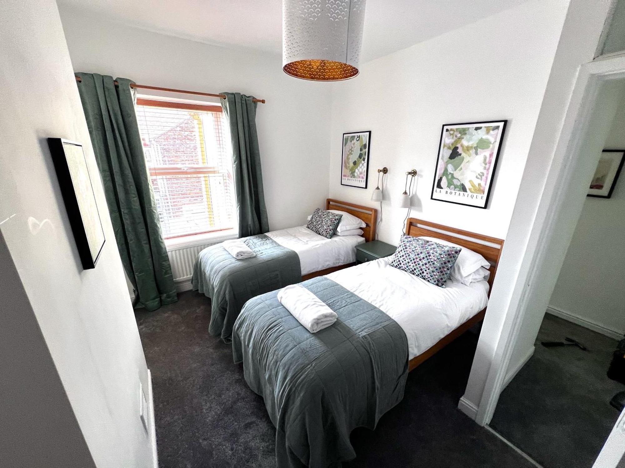Edwardian Terrace In Holiday home Manchester